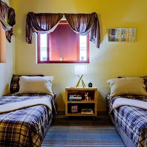 Apartamento Iona's Home: Vibrant 2bedroom Near, Willemstad